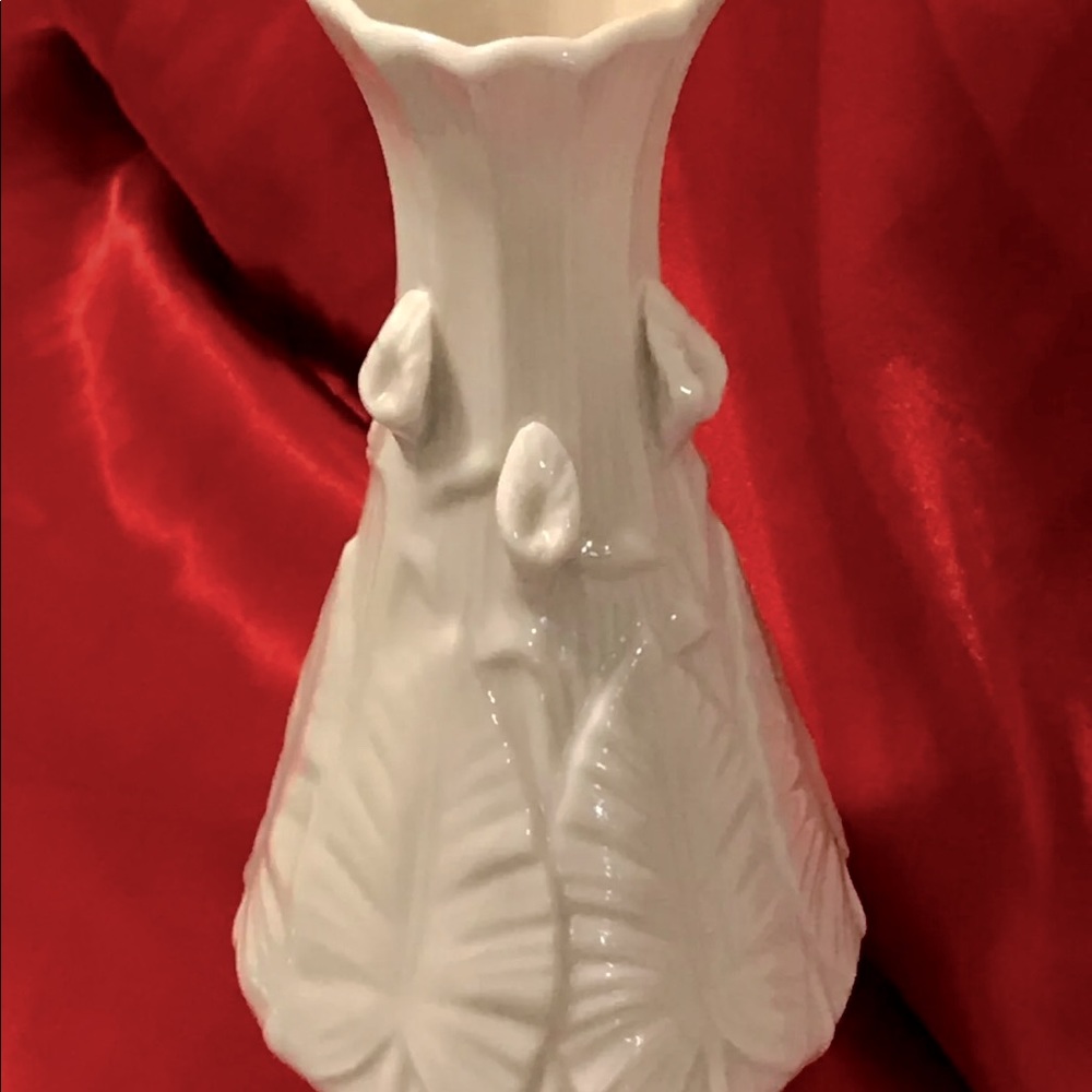 COPY - Belleek Ireland Vase Cala Lily Flowers Nile 7”